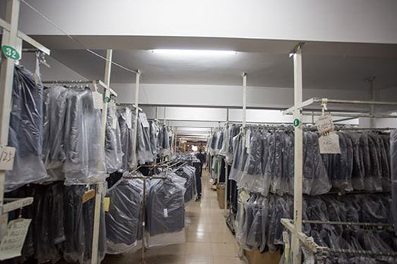 工業(yè)倉庫使用除濕機。